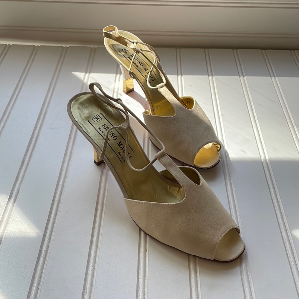 Bruno Maglione gold tipped heels  size 9.5